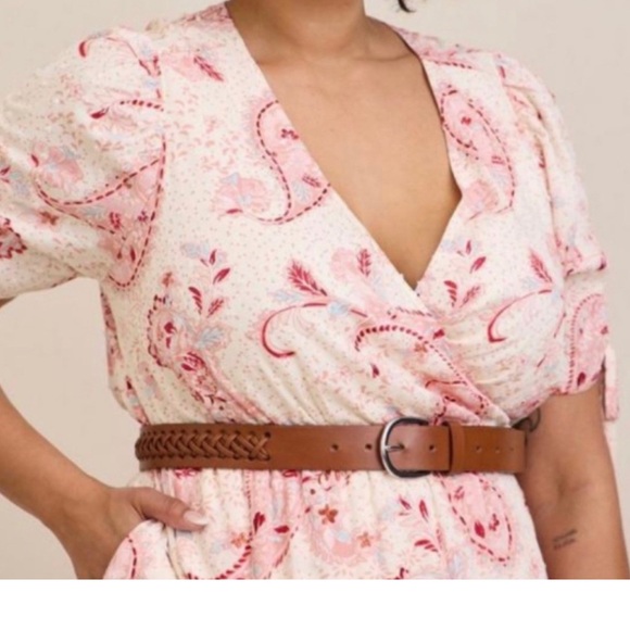 A beautiful Torrid dress in size 3X   Brand new with tags attached - Picture 3 of 9